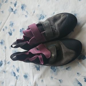 5.10 Five Ten-Rogue Stealth C4 Rubber Womens climbing shoe US size 9